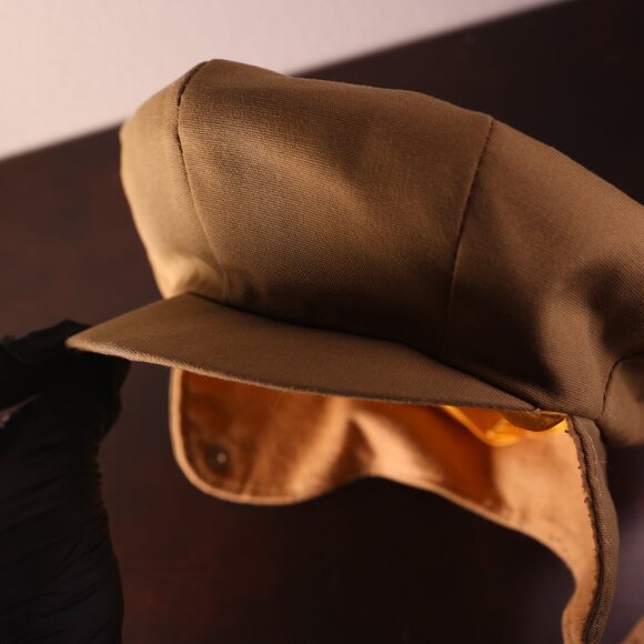 Vintage 1940's Driving Cap in Khaki with chin strap - Picture 2 of 10